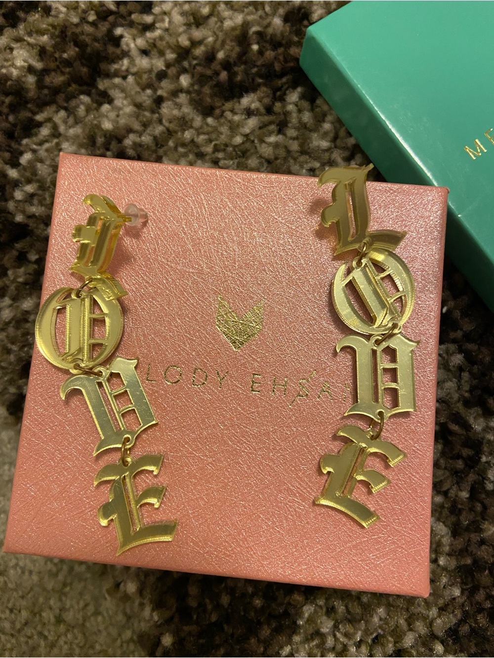 Melody Ehsani LoVe ENGLISH letters sparkling gold NEW box - Picture 3 of 6